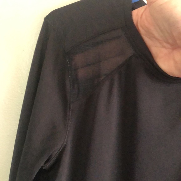 Under Armor- Long Sleeved- open razor back- Sz S - Picture 4 of 6